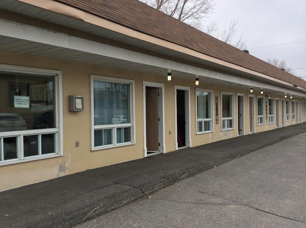 Auberge Du Lac Beauchamp Gatineau Exteriör bild